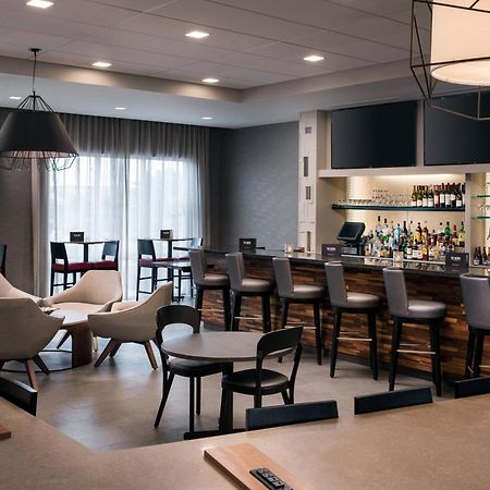 Courtyard By Marriott Pullman Hotel Buitenkant foto